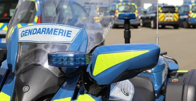 photo  une dizaine de militaires de l’edsr ont dû faire faire demi-tour aux automobilistes, un à un, pour désengorger la nasse.  &copy;  photo : martin roche / ouest-france 