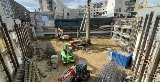 photo  la démolition des anciennes halles, en centre-ville du mans, est terminée. place aux fondations de la future résidence originale, dont la première pierre a été posée ce jeudi 3 avril 2025.  &copy;  ouest-france 