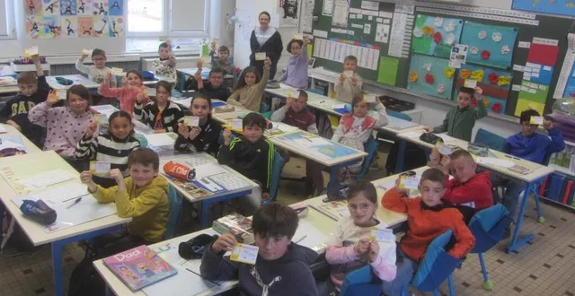photo  les 23 élèves de ce2 ont tous réussi le test et obtenu ce sésame qu’ils présentent fièrement.  &copy;  ouest-france 