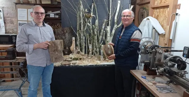photo  guy mainguy (à droite) et arnaud lepasteur montreront leurs savoir-faire durant un week-end de découverte du tournage d’art sur bois.  &copy;  ouest-france 
