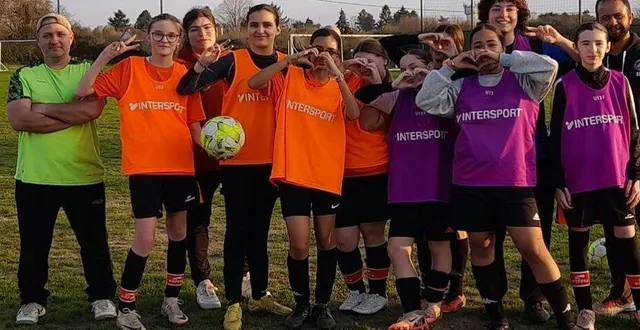 photo  pascal millois et hafid el haffari entraînent les filles en u18  &copy;  le maine libre 