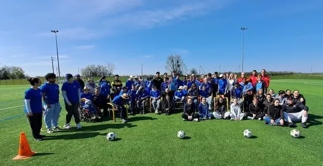photo  la journée mondiale de l’autisme a été célébrée sur le stade de football de coulans-sur-gée.   &copy;  le maine libre. 