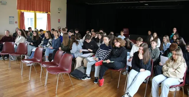 photo  à la salle du centre culturel, les élèves ont présenté leur travail préparatoire au cnrd.  &copy;  le maine libre 