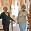 photo hélène du peyroux et sa fille nathalie le brethon au château de dobert, en 2024.