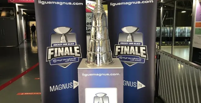 photo  le trophée de la ligue magnus trône dans le hall d’entrée de polesud, après un passage par l’iceparc en milieu de semaine.  &copy;  co 