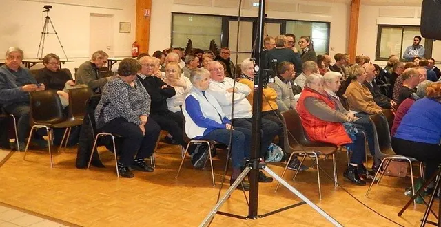 photo  le public venu en nombre assister à la pièce de théâtre.  &copy;  le maine libre 