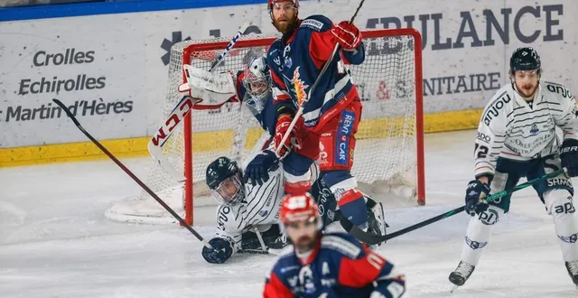 photo  o’connor, à terre, n’a pas suffi, dans cet ultime match de ligue magnus, hier soir.  &copy;  maxppp / le dauphiné libéré 