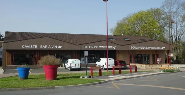 photo  cette année, la municipalité de saint-pavace (sarthe) fera installer des panneaux photovoltaïques sur les commerces, avec une borne de recharge.  &copy;  ouest-france 