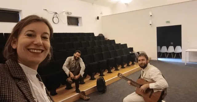 photo  élise verchère et arnaud nédélec, comédiens, accompagnés de quentin mousserion, musicien, investiront le carré des arts jeudi 10 avril, une salle qu’ils affectionnent.   &copy;  co 