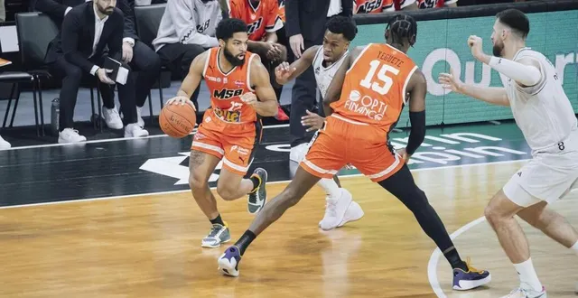 photo  trevor hudgins n’aura pas été à son aise face au paris basket, dimanche 6 avril.  &copy;  dominique breugnot 