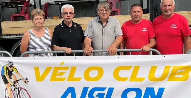 photo  catherine osmont, présidente de sport, loisir, détente ; philippe bigot, maire ; franck deslandes, président du comité des fêtes, et serge batrel, maire adjoint, entourent le président du vélo-club aiglon et du tour de l’orne, jean-pierre henry.  &copy;  ouest-france 