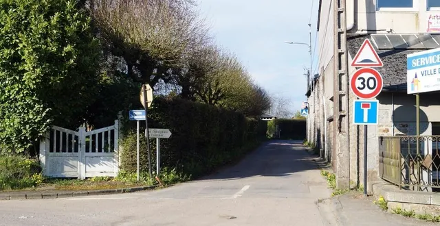 photo  la bande de terrain à acheter se situe sur la partie gauche du chemin.  &copy;  ouest-france 