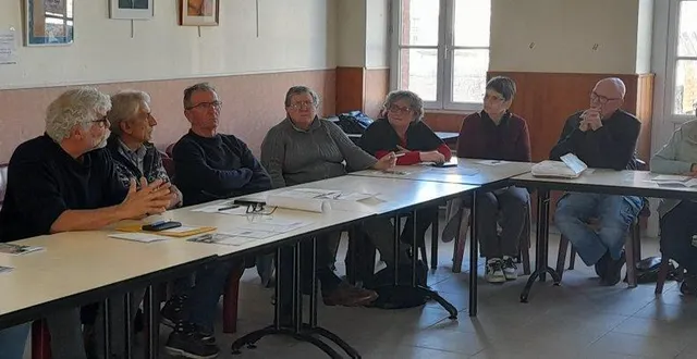 photo  jean-claude vieillard et jean-louis colineau (2e et 3e en partantde la gauche), membres de l’association asile et partage, ainsi que les bénévoles de thouarcé solidarité et odile beillouin, présidente (à droite).  &copy;  co 