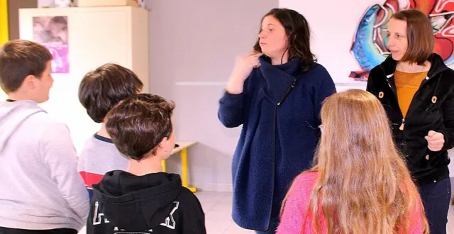 photo  adélie truillet, de la troupe telle pêche, telle figue et lyse poisson de bulle de pep’s, ont appris aux enfants l’écoute et l’attention bienveillante ici à jules-ferry, dans la classe d’anne lecornué.  &copy;  le maine libre 