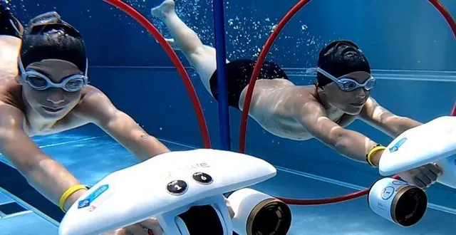 photo  une nouveauté à tester : des propulseurs électriques.  &copy;  aquagym 
