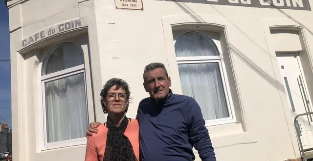 photo  mercredi 2 avril 2025. laurent et christine marché, nouveaux propriétaires, avec leur fils damien, du café du coin : « on veut conserver la mémoire de ce lieu pas ordinaire. »  &copy;  ouest-france 