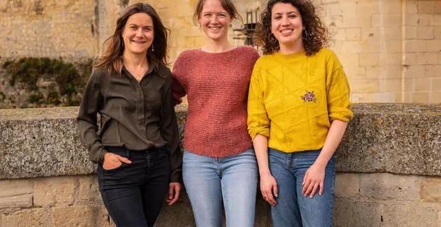 photo  les trois guides conférencières de l’association casse-tête normand, de gauche à droite : amandine eudes, coline goret et nina bouhallab.  &copy;  jody priour 