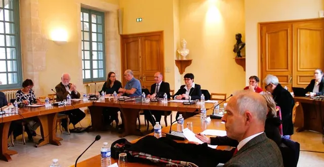 photo  le conseil municipal de mamers a voté à l’unanimité le budget 2025, marqué par une gestion rigoureuse et de nouveaux investissements pour la ville.   &copy;  le maine libre 