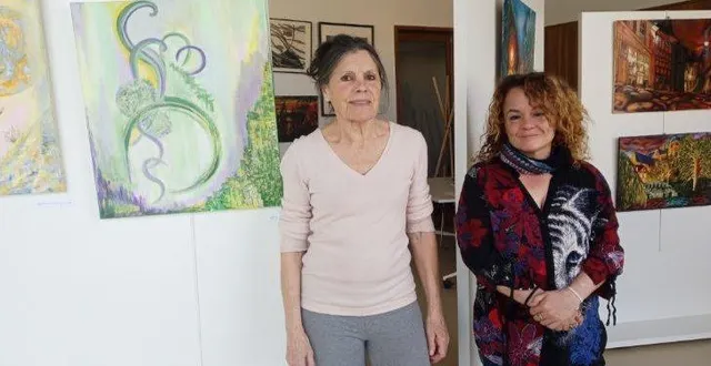 photo  deux artistes pour une exposition.  &copy;  delphine vivet 