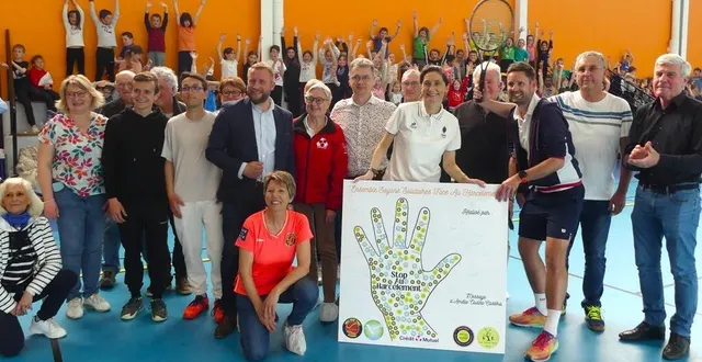 photo  les écoliers ont accueilli l’ancienne ministre des sports dans leur défi coopératif visant à lutter contre le harcèlement.   &copy;  le maine libre 