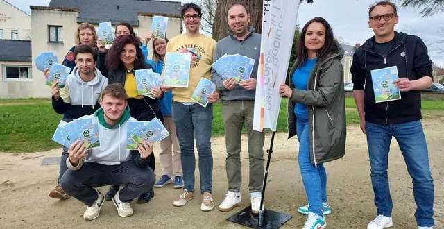 photo  l’équipe de la parenthèse du centre socioculturel des coteaux du layon, à thouarcé.  &copy;  ouest-france 