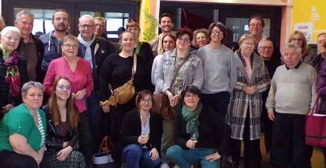 photo  bénévoles, adhérents, élus à l’issue de l’assemblée générale du centre rabelais.  &copy;  le maine libre 