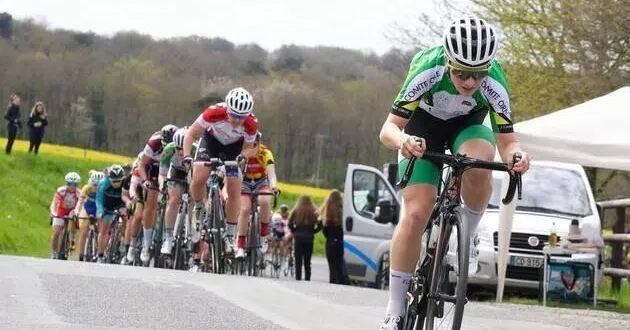 photo  le tour de l’orne féminin organise un « contre-la-montre » à val-au-perche, suivi du départ d’une étape de 100 km.  &copy;  archives ouest-france 