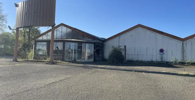 photo  leclerc drive va emménager dans l’ancienne jardinerie huet sur la route du mans à sablé-sur-sarthe.  &copy;  ouest-france 