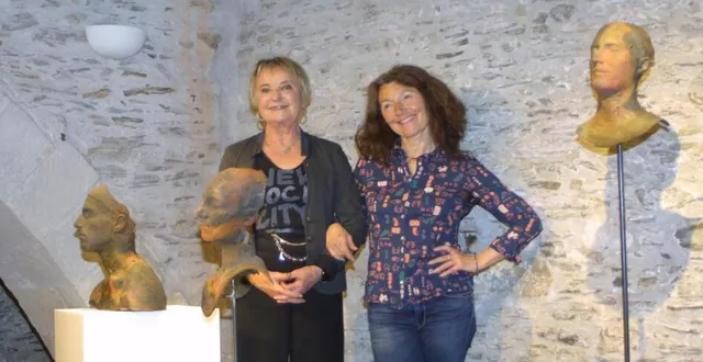 photo  fanny alloing (à droite) en compagnie de francine boulestreau, adjointe au maire en charge de la culture, qui l’a invitée.  &copy;  co 