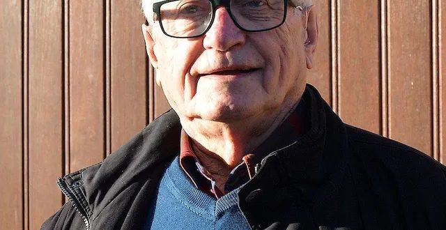 photo  le maire jacques lacoche organise une réunion publique.  &copy;  ouest-france 