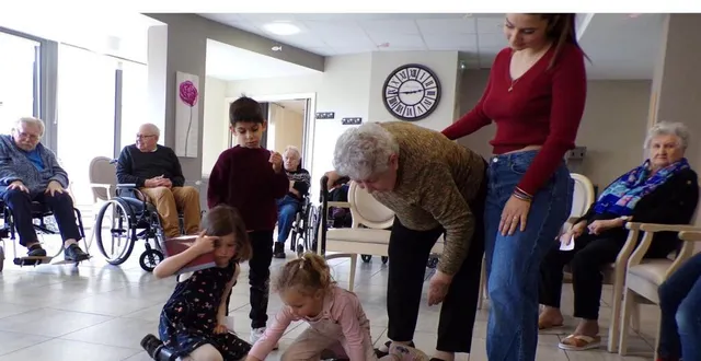 photo  jacqueline guide les enfants pour assembler des pièces et sont encouragés par eloa papin--denis.  &copy;  le maine libre 