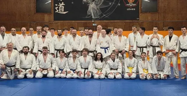 photo  les judokas des clubs de bonnétable, luisant et lèves réunis au dojo de beauce lèves.  &copy;  le maine libre 