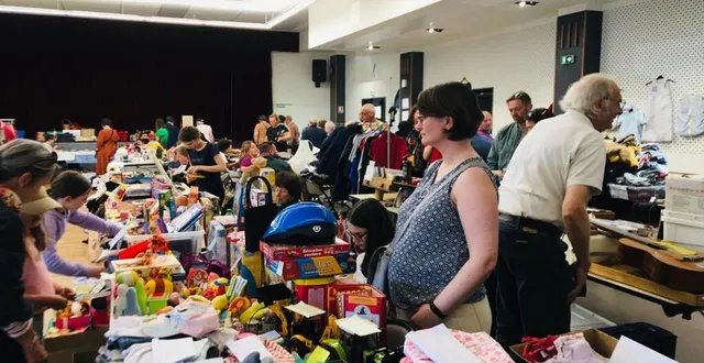 photo  les exposants ont répondu présents pour le bric-à-brac du refuge ldas 72, à la salle polyvalente.  &copy;  le maine libre 