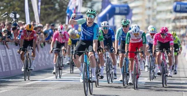 photo  sam bennett s’est imposé sur la 1re étape du région pays de la loire tour qui fera un crochet dans le pays sabolien, jeudi 10 avril 2025.  &copy;  baptiste mura 