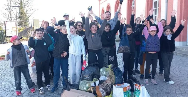 photo  les 24 volontaires ont effectué avec enthousiasme une belle action pour l’environnement à la ferté-bernard.  &copy;  ailes de l’océan 
