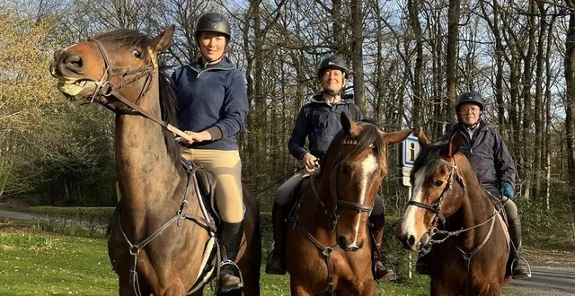 photo  yves leblanc, précédé de son fils jean-françois, et de sa petite-fille julie, pour une dernière balade équestre en famille.  &copy;  yves leblanc 
