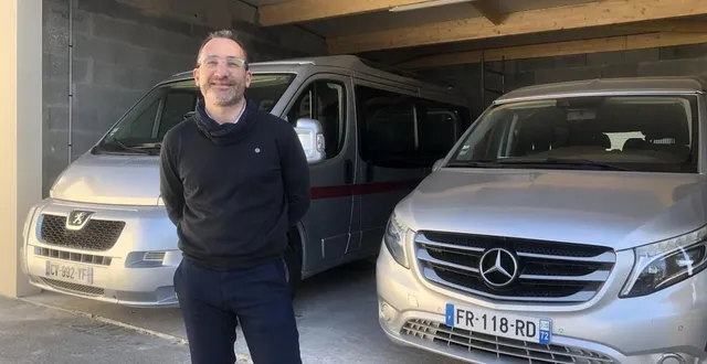 photo  benoit triolet, directeur général des pompes funèbres walle à la flèche (sarthe), devant le nouveau garage qui permet désormais d’abriter quatre véhicules.  &copy;  ouest-france 