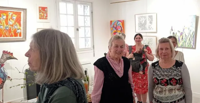 photo  pamela romano et helena hague, lors du vernissage de leur exposition, à la médiathèque.  &copy;  ouest-france 