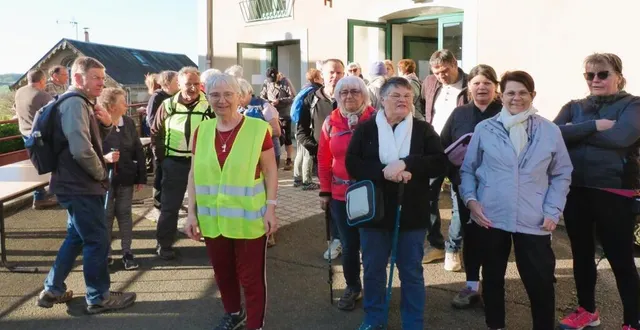 photo  françoise leguay, présidente des villageois de la commune a sifflé le départ du premier groupe.  &copy;  ouest-france 