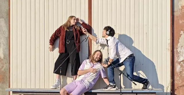 photo  valentin dilas, ali lounis wallace et coraline claude accompagneront les comédiens amateurs lors du stage « playback fm ».  &copy;  claudine julien 