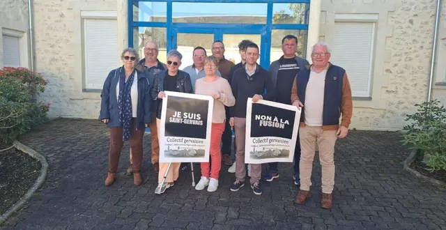 photo  le collectif gervaisien pose ici devant l’ancienne mairie de saint-gervais, dont ils espèrent qu’elle retrouvera son fonctionnement.   &copy;  le maine libre 