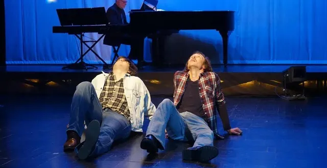 photo  du cinéma au théâtre, un bel hommage à patrick dewaere, disparu il y a plus de 40 ans.  &copy;  compagnie l’ourson blanc 