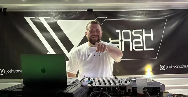 photo  connu dans le monde de la nuit niortaise et rochelaise, le dj josh vanel a poussé les portes du commissariat de niort, ce jeudi 10 avril 2025, pour récupérer ses deux platines, sa table de mixage et ses clés usb, volées dans sa voiture durant la nuit du 21 au 22 février 2025.  &copy;  dr – lorane roullet 