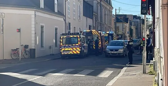 photo  de nombreux pompiers du mans sont intervenus pour prendre en charge la victime.  &copy;  témoin 