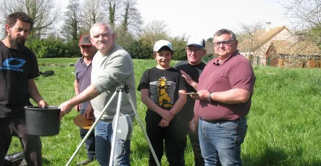 photo  les membres de l’association lors du pesage officiel sur les berges du plan d’eau du vivier, mercredi.  &copy;  ouest-france 