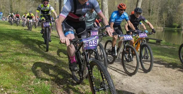 photo  110 équipes étaient au départ des 6 heures de vtt de courtanvaux, course organisée par l’anille braye triathlon.  &copy;  le maine libre 