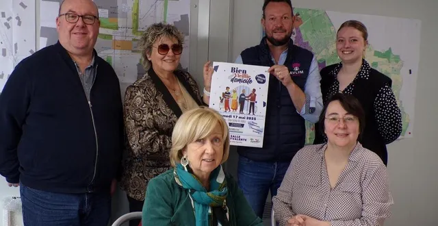 photo  élus, professionnels de la santé et agents prêts pour le forum sur le bien vieillir à domicile.  &copy;  le maine libre 