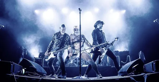 photo  le groupe de rock elmer food beat est la tête d’affiche du festival les extraverties en suisse normande (calvados) le 31 mai 2025.  &copy;  gilles simon 