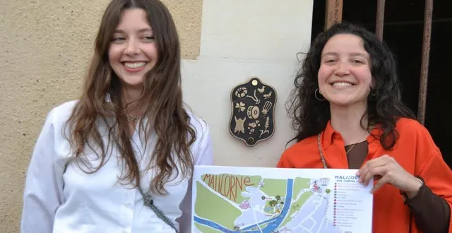 photo  marie des rochettes et margaux châtaignier le soir de l’inauguration au moulin.  &copy;  le maine libre 