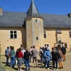 photo dans le cadre des mardis du patrimoine, l’office de tourisme vallée de la sarthe a proposé une visite du manoir de rousson, édifié au xve siècle.